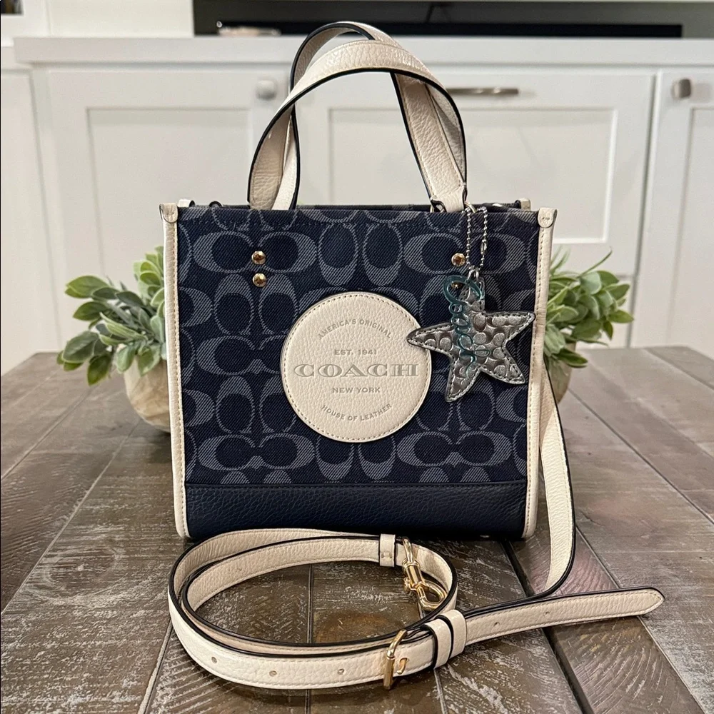 Coach Dempsey 22 Denim Signature Tote + Rare Starfish & Silver Charms - Picture 1 of 16